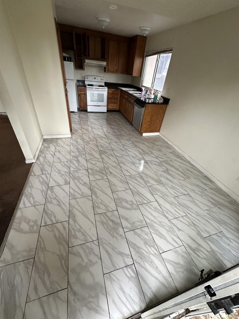 2121 2121 Apricot Ct