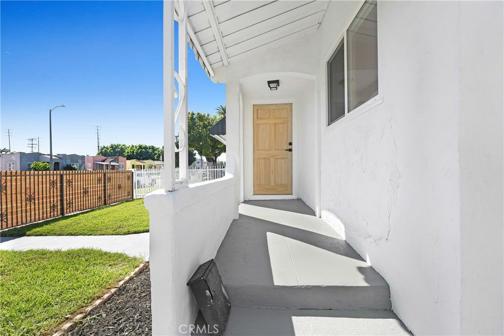 923 E 85th