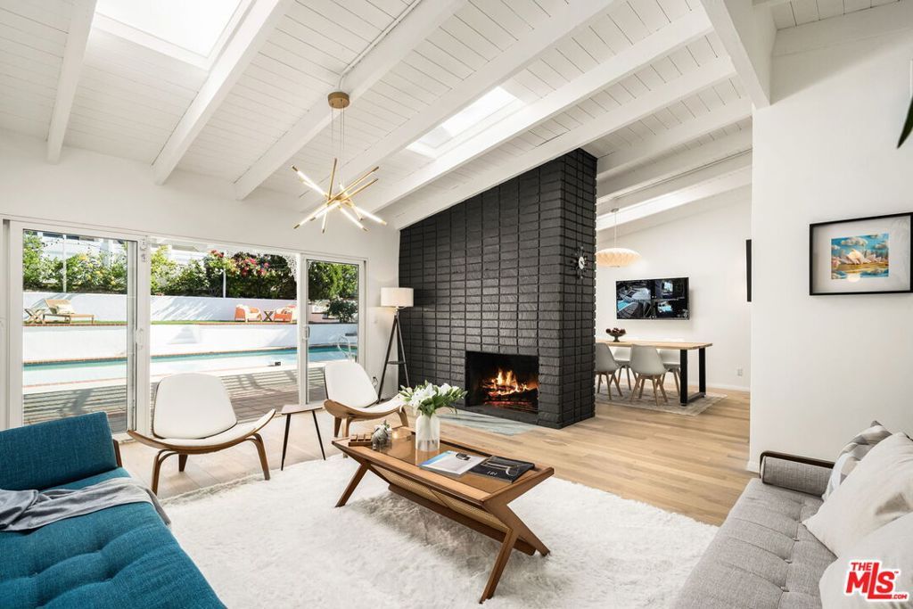 Photo of 23020 Lita Place, Woodland Hills, CA 91364 (MLS # 25594747)