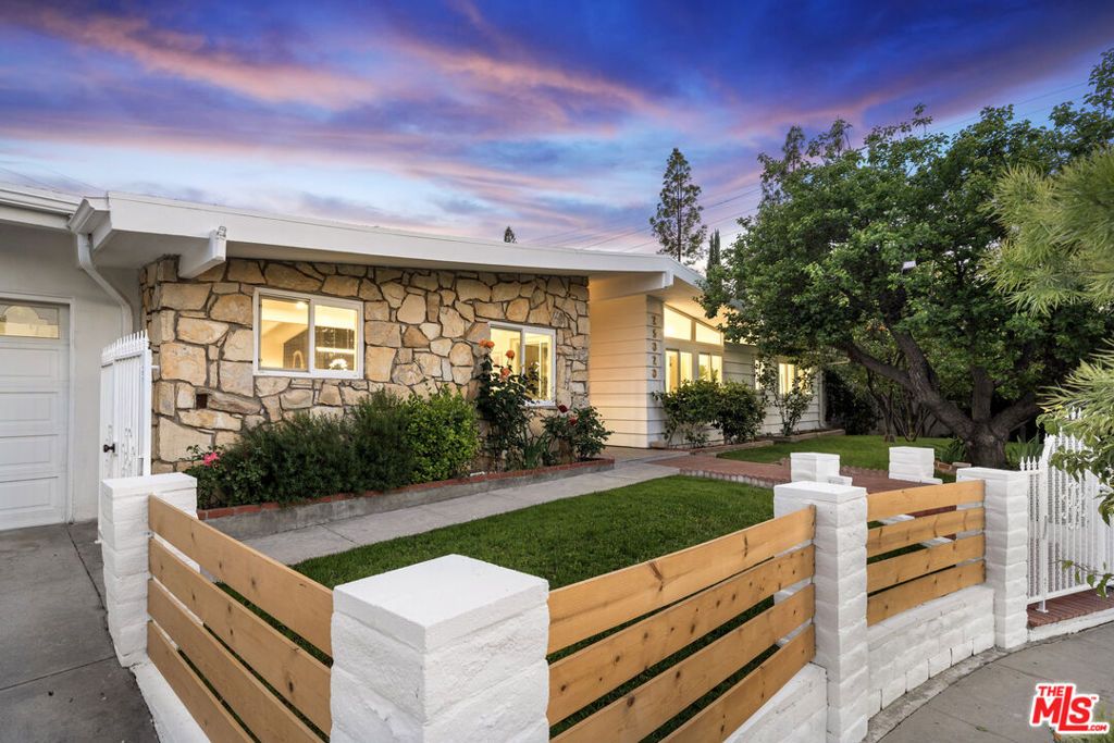 Photo of 23020 Lita Place, Woodland Hills, CA 91364 (MLS # 25594747)