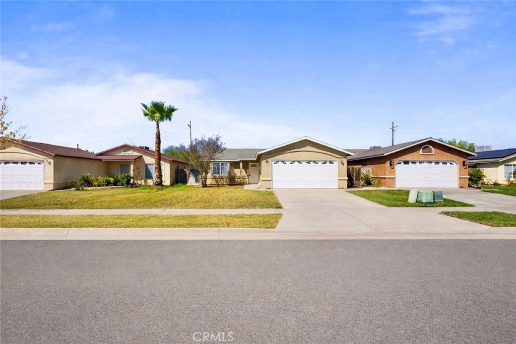 Photo of 557 Monique St Ct, Merced, CA 95341 (MLS # FR26058386)