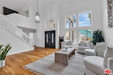 Photo of 3225 Futura Pt, Thousand Oaks, CA 91362 (MLS # 26648025)