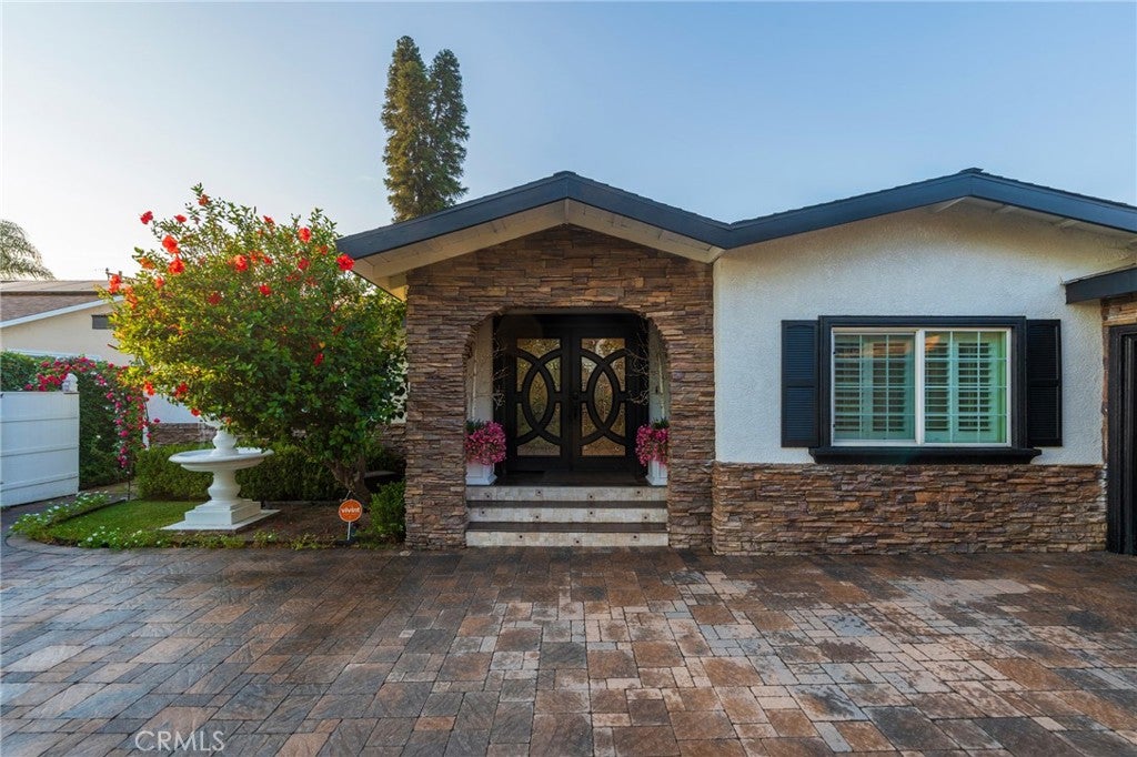 1861 W Chalet