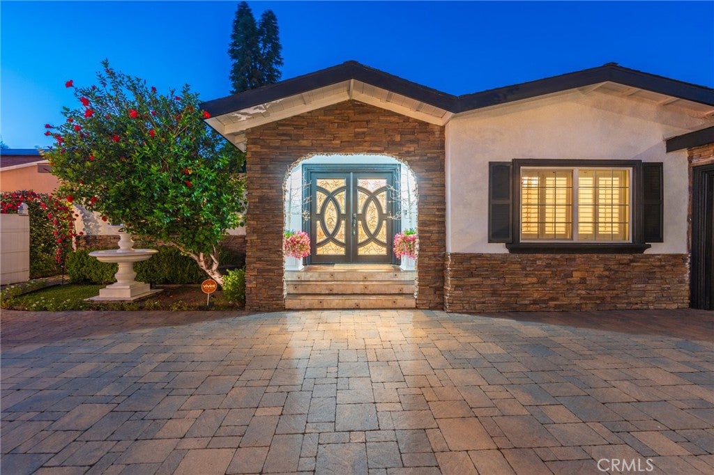 1861 W Chalet