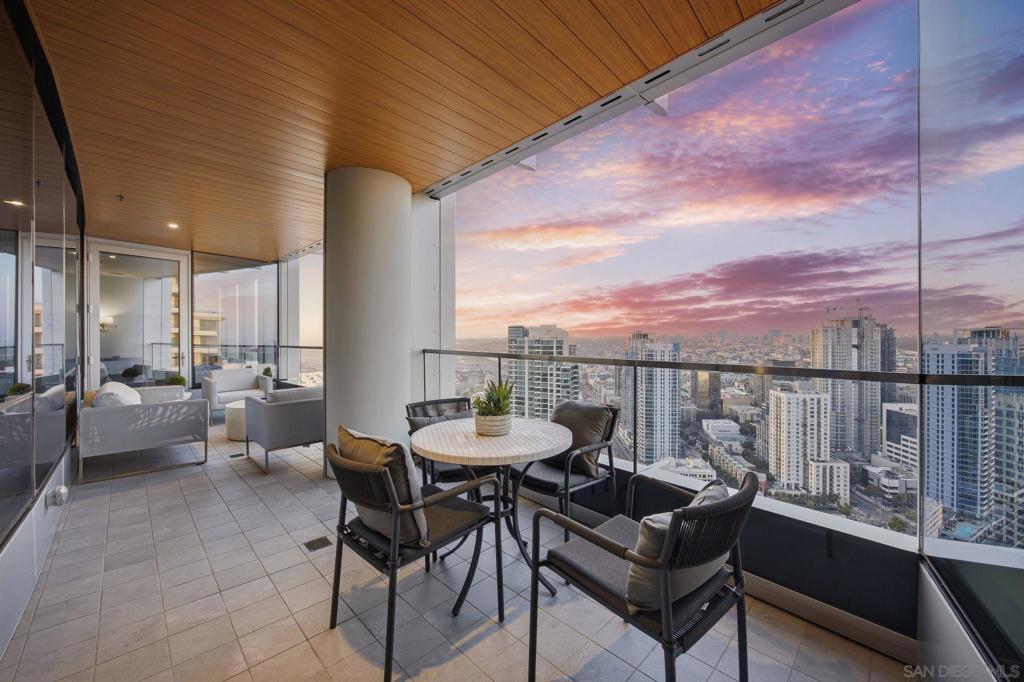 888 W E Street 3904