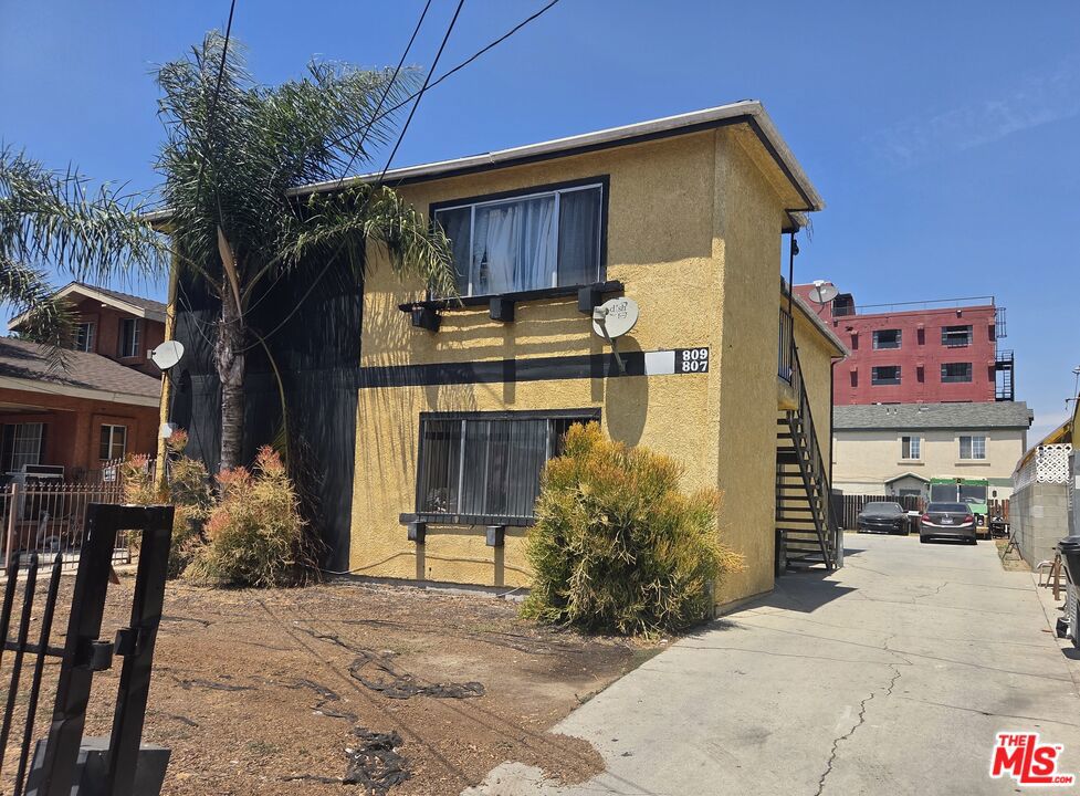 Welcome to 807-809 W 48th Street, a well-positioned duplex in the heart of Los Angeles offering strong investment potential. This income-producing property features two spacious 3-bedroom, 2-bathroom units with a combined 2,214 square feet of living space. Both units are tenant-occupied and delivering solid rental income, making this an ideal opportunity for investors seeking immediate returns. Each unit offers a practical layout with generously sized bedrooms, ample closet space, and in-unit laundry hookups. While fully functional, the property could benefit from cosmetic updates, allowing for added value over time. Zoned LAC1, the expansive lot offers potential for additional units, an ADU, or future redevelopment opportunities (buyer to verify with the city). Additional highlights include a gated front yard, plenty of parking in the rear, and a convenient central location close to USC, Downtown Los Angeles, and major freeways. This is a prime opportunity to secure a versatile property with both current income and future upside.