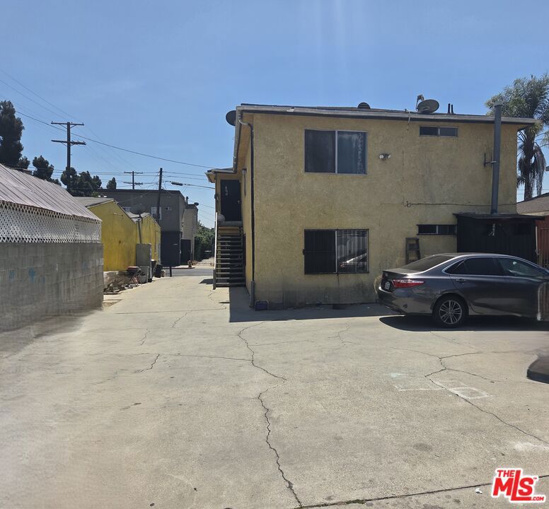 807 W 48th Street