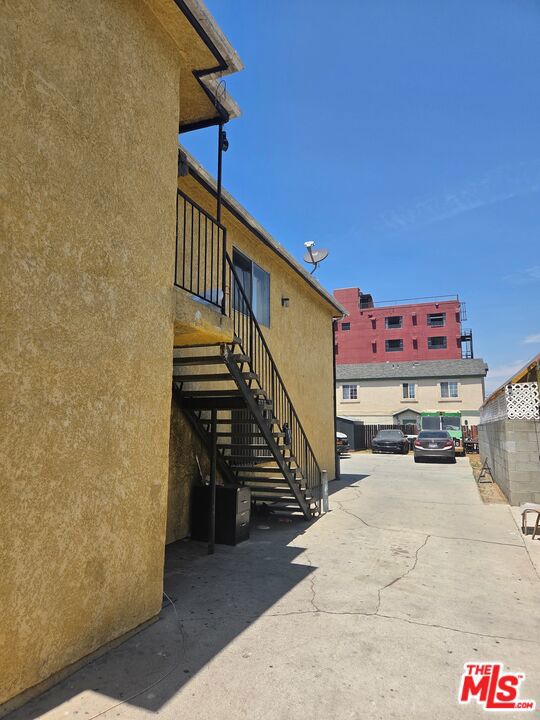 807 W 48th Street