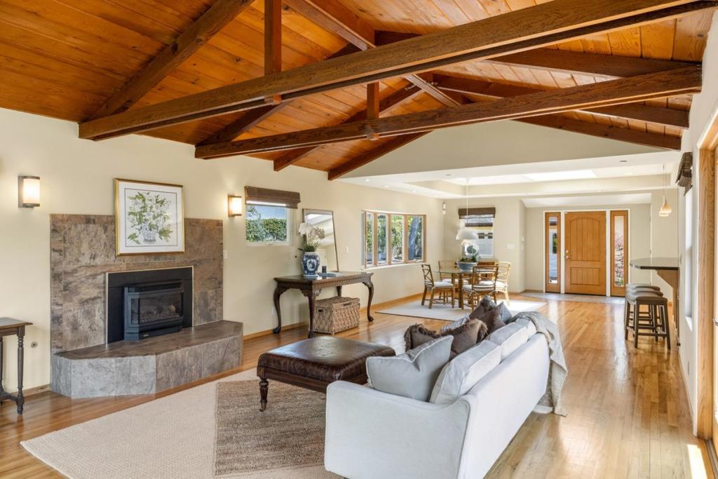 3113 Sloat Road