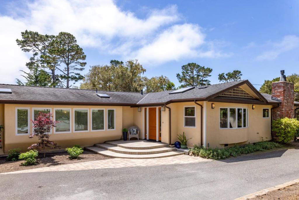 3113 Sloat Road