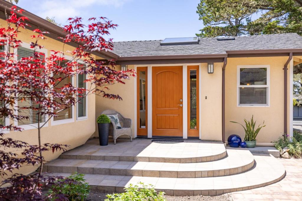 3113 Sloat Road