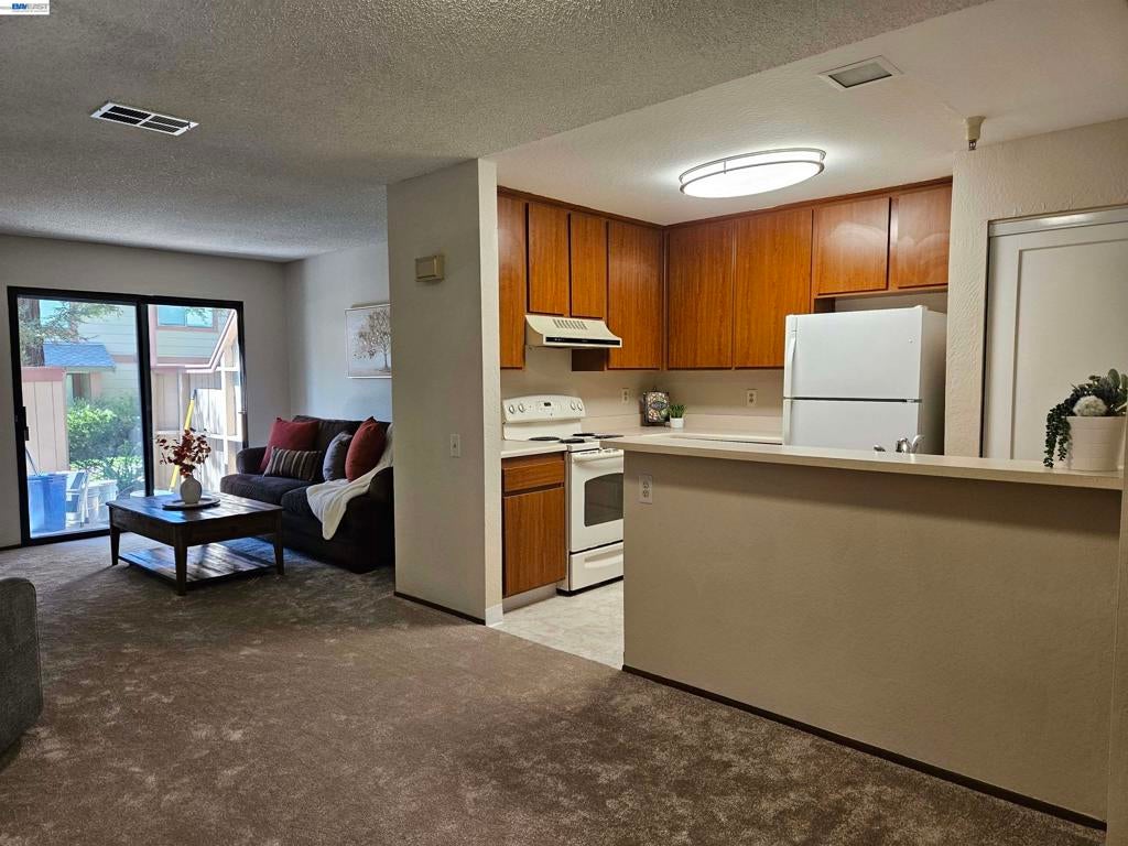 247 E Warren Cmn