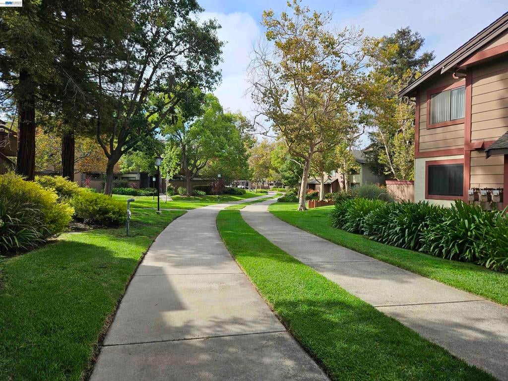 247 E Warren Cmn CMN