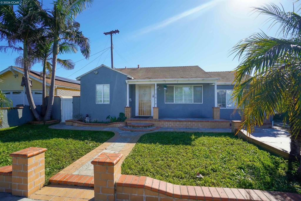 2614 2614 Manhattan Beach Blvd