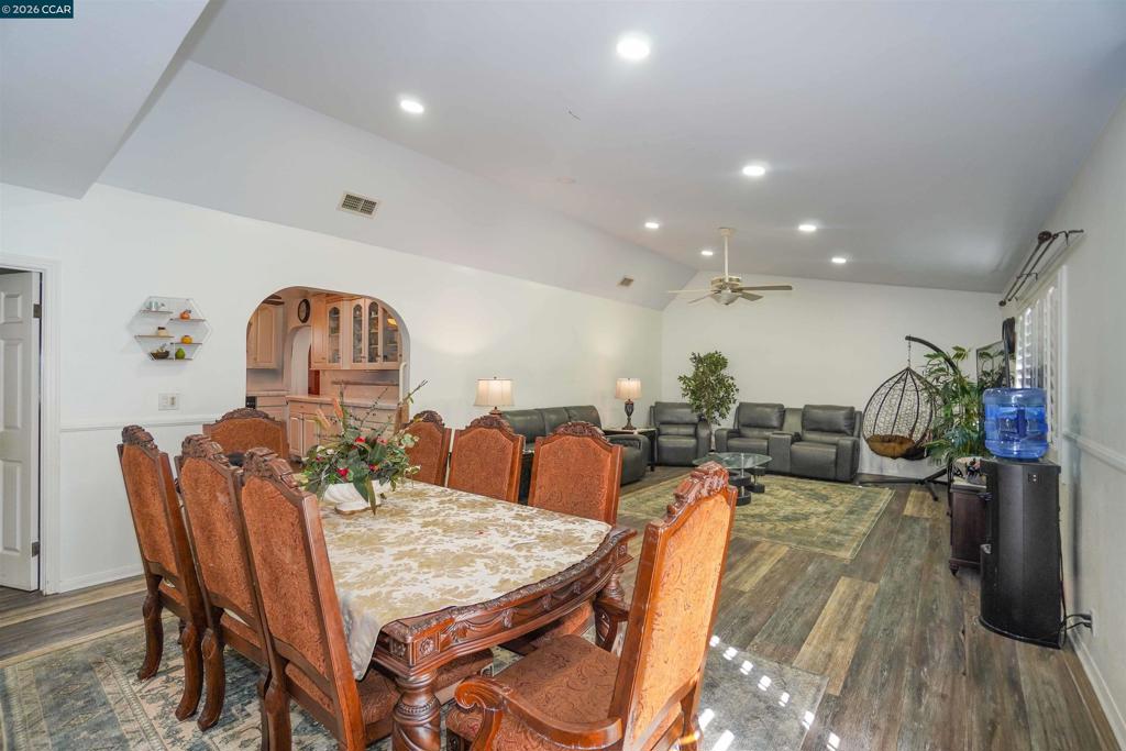 2614 2614 Manhattan Beach Blvd