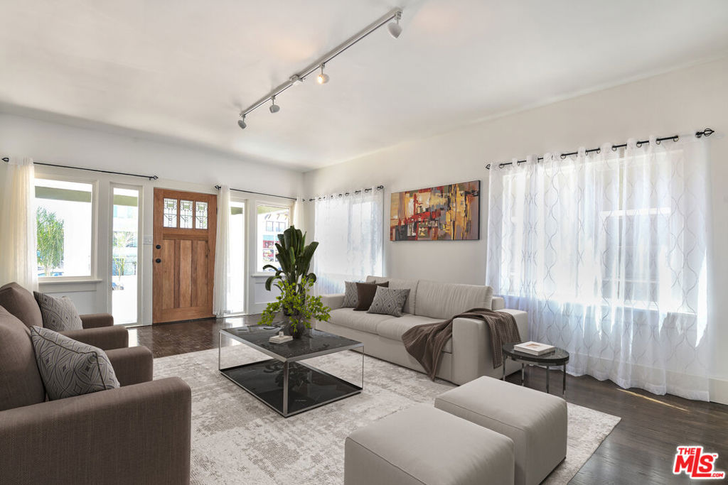 2945 Van Buren Place