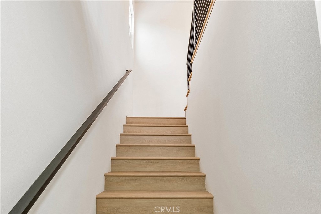 1209 W 40th Place