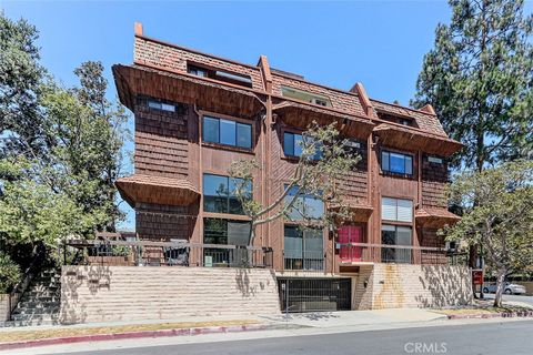 Tiny photo for 984 Granville Ave, Los Angeles, CA 90049 (MLS # SB26158670)