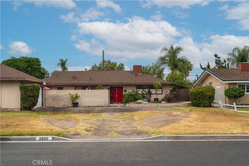 Great investor opportunity in West Anaheim! This single-level mid-century ranch features a long driveway and a 2-car detached garage, providing ample space for additional vehicles, storage, or future outdoor projects. Just a short stroll away, 23-acre Modjeska Park offers lighted softball and soccer fields, basketball courts, picnic shelters, and a modern playground. This amenity boost appeals to future tenants and owner-occupants alike.
Minutes from Disneyland Resort, Knott’s Berry Farm, local shopping, and the 5/91/22 freeways, the location delivers strong rental and resale potential.