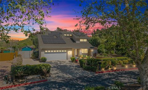 Photo of 30198 La Primavera St, Temecula, CA 92592 (MLS # SW26062463)