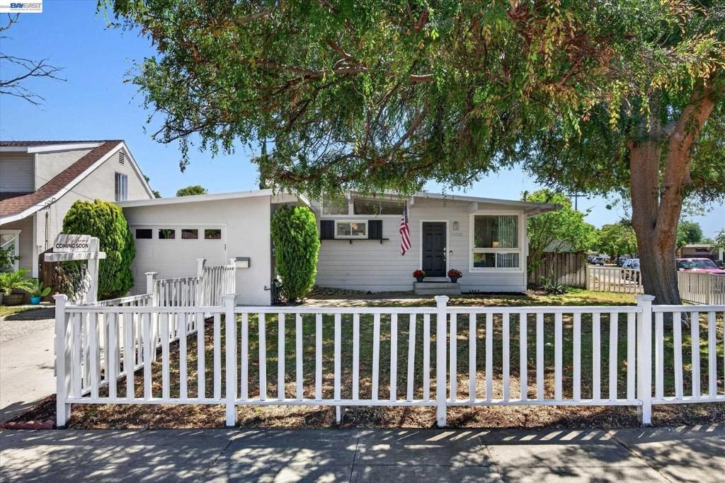 Photo of 1202 N P St ST, Livermore, CA 94551 (MLS # 41135189)