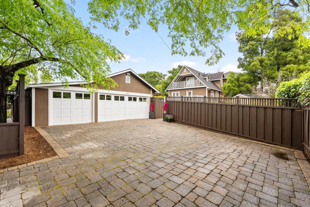 244 Chesham Avenue