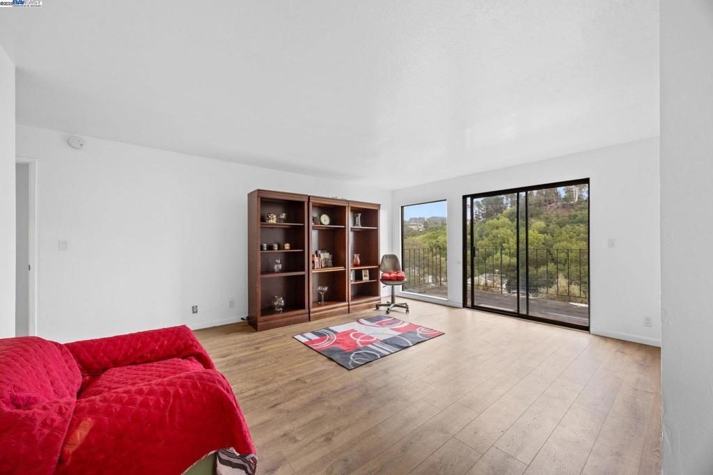 OAK KNOLL - Residential