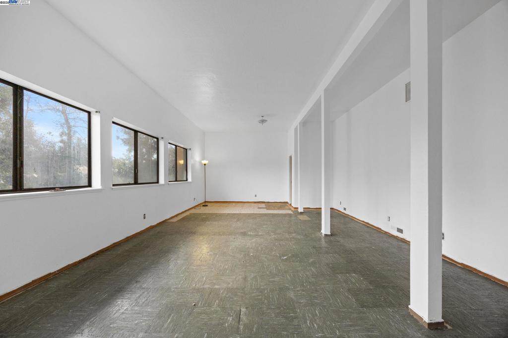 OAK KNOLL - Residential