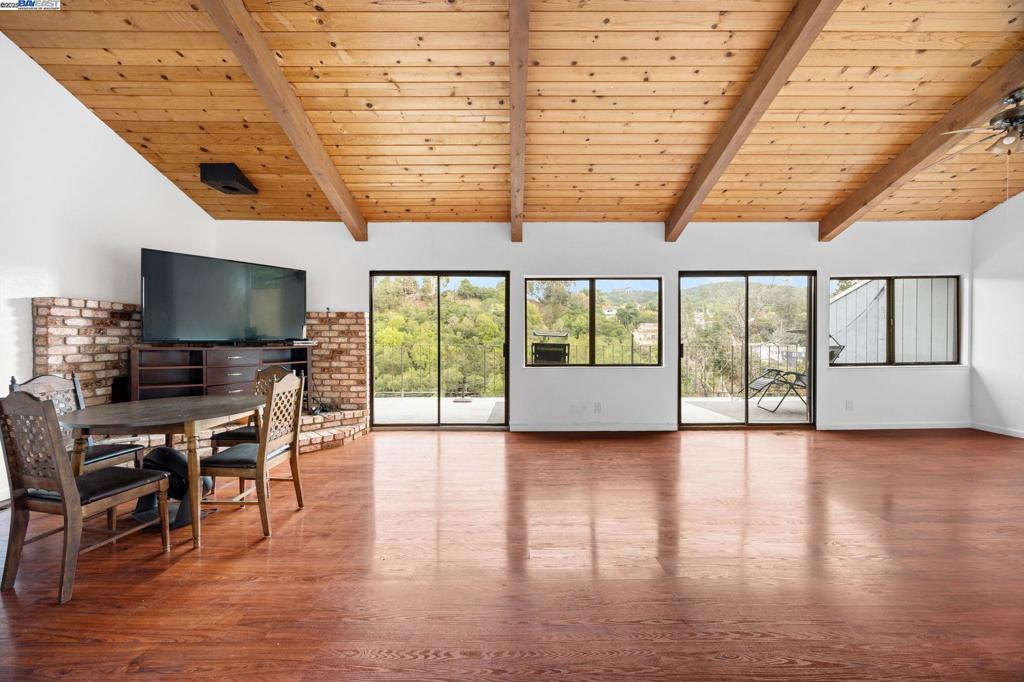 OAK KNOLL - Residential