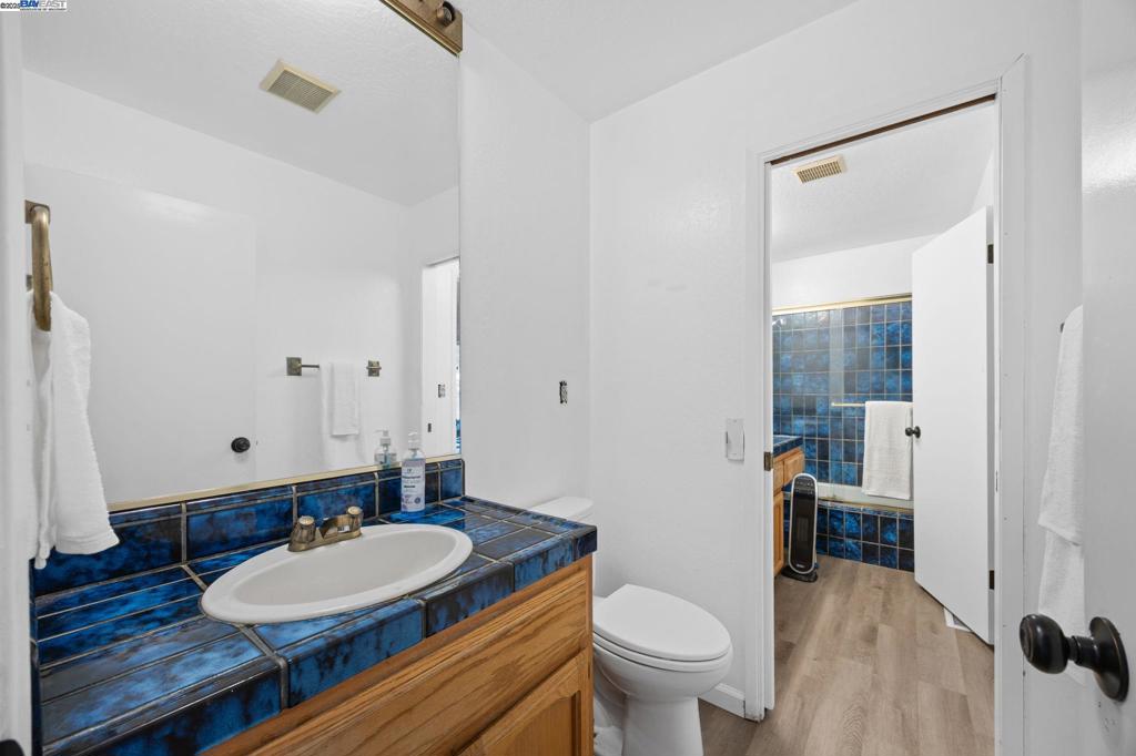 OAK KNOLL - Residential