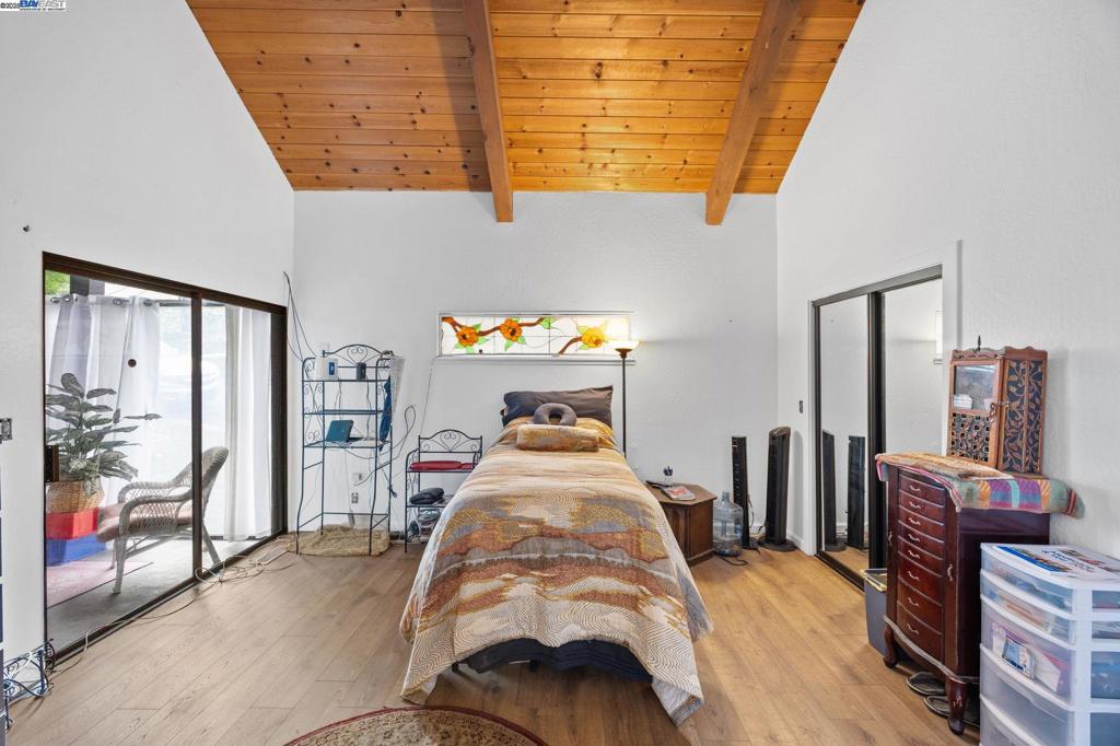 OAK KNOLL - Residential