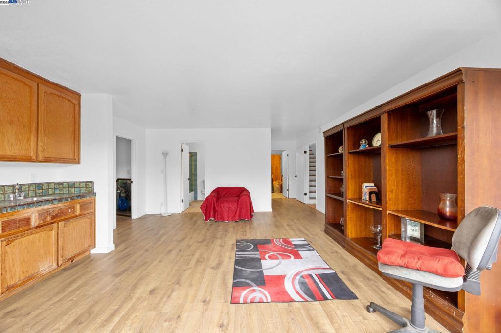 OAK KNOLL - Residential