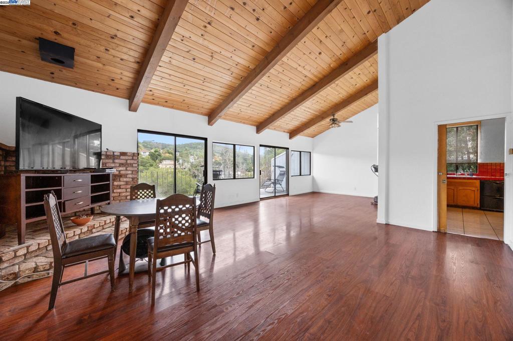 OAK KNOLL - Residential