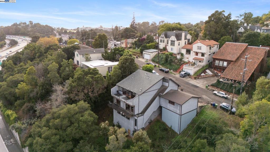 OAK KNOLL - Residential