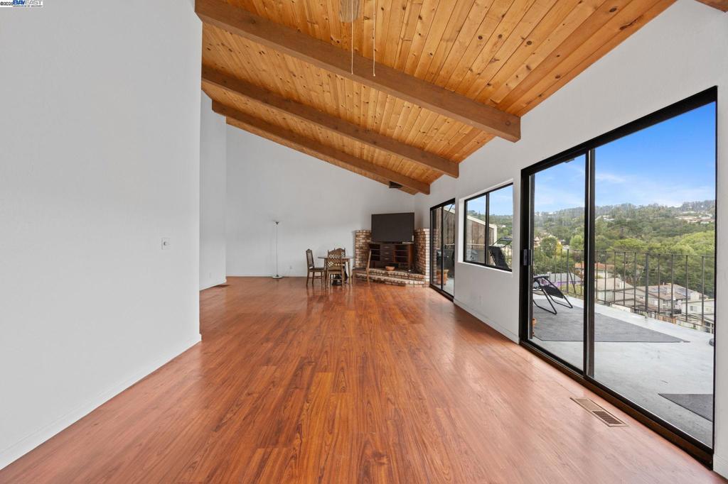 OAK KNOLL - Residential