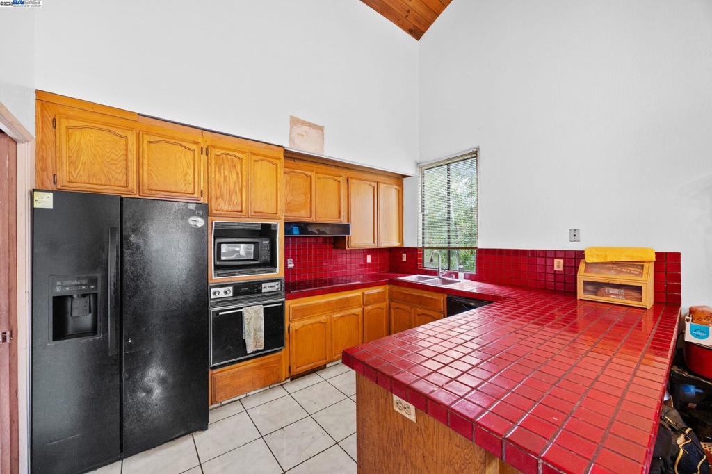 OAK KNOLL - Residential