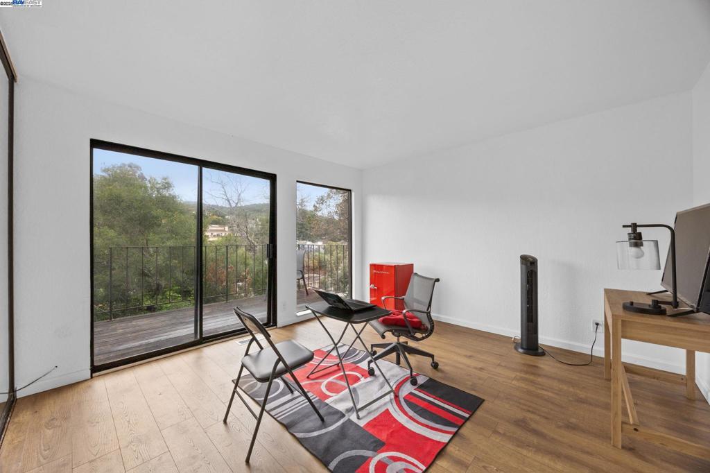 OAK KNOLL - Residential