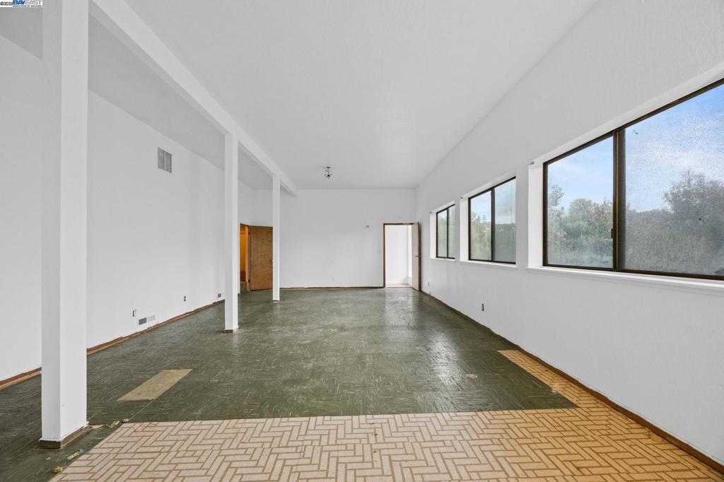 OAK KNOLL - Residential