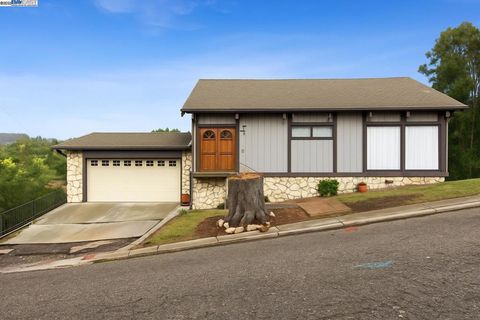 Photo of 3660 Oak Knoll Blvd Blvd, Oakland, CA 94605 (MLS # 41117899)