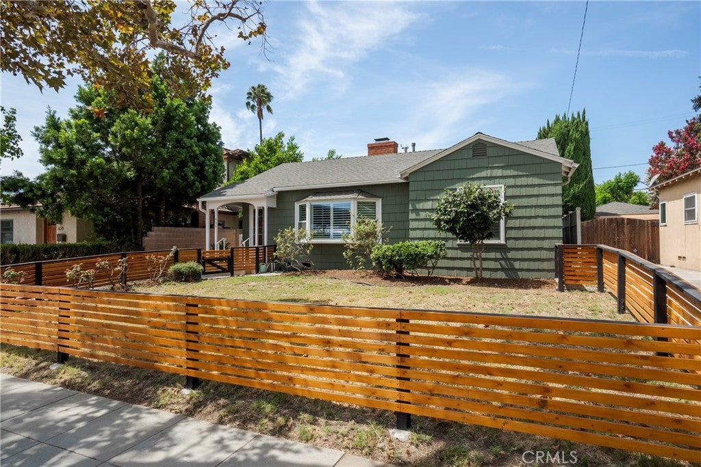435 S Mariposa