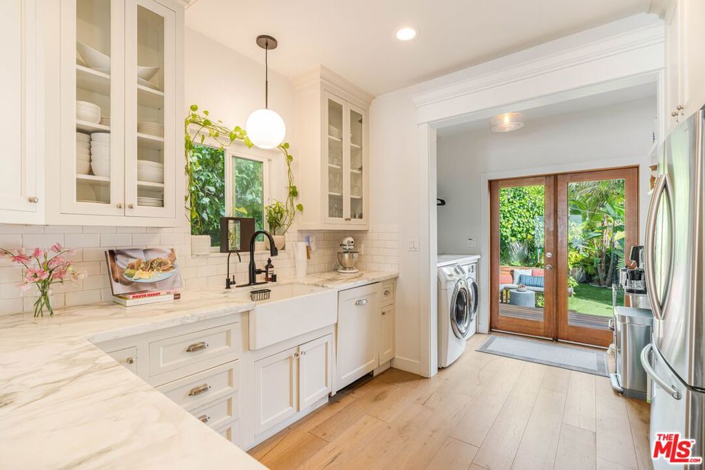 416 Brooks Avenue, Venice CA 90291