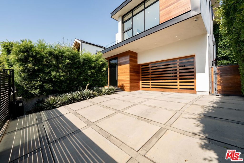 818 N Curson Avenue
