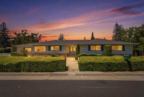 Photo of 315 W Portola Avenue, Los Altos, CA 94022 (MLS # ML82054155)