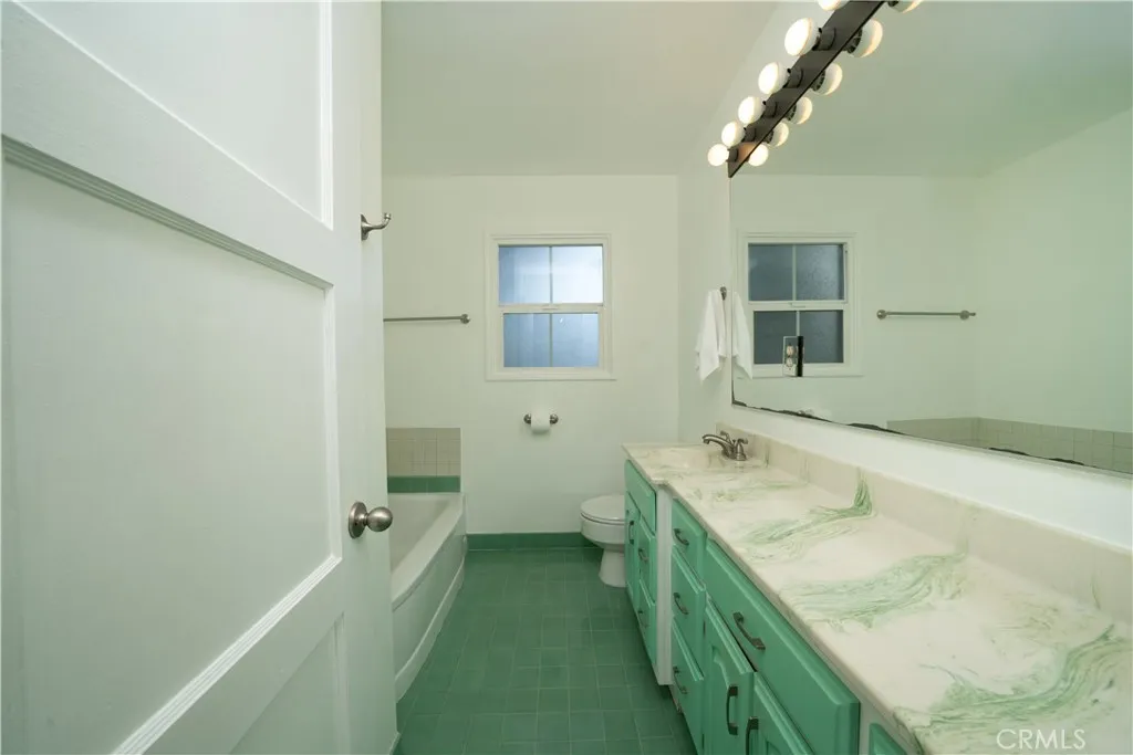 Lakewood, California 90712, United States, 3 Bedrooms Bedrooms, ,1 BathroomBathrooms,Residential,Pending,223278