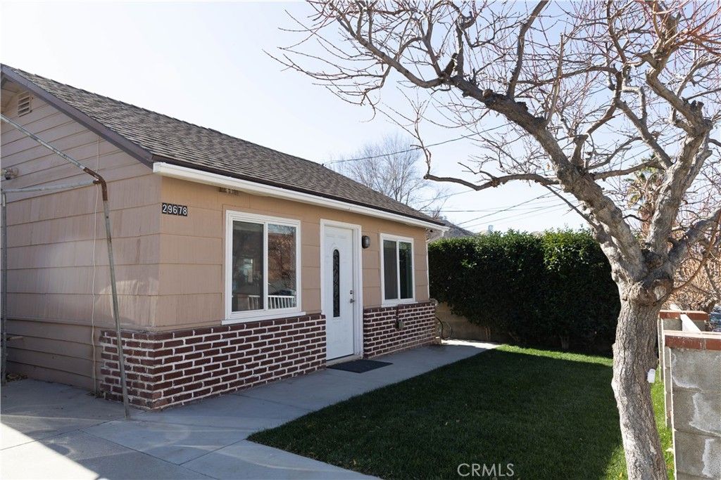 Photo of 29678 Cromwell Ave, Castaic, CA 91384 (MLS # SR26007599)