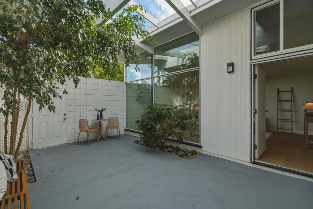 1075 Rembrandt Drive