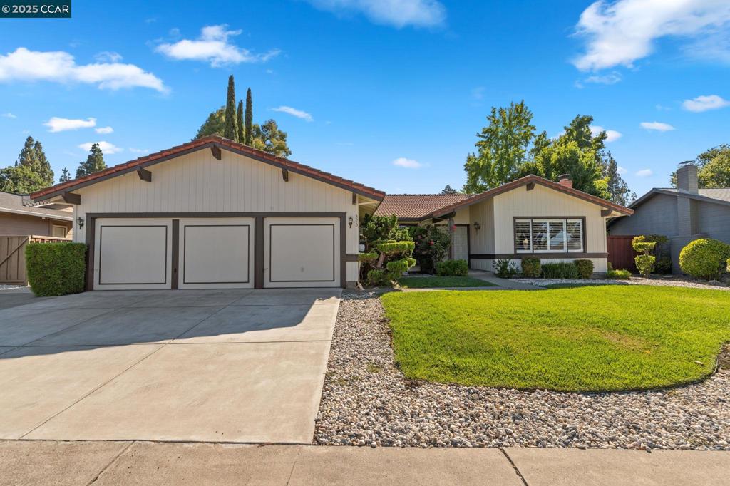 323 York Ct