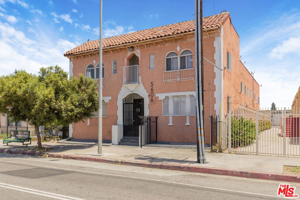 5606 S Figueroa Street