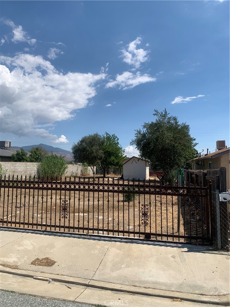 Built your dream home and enjoy the tranquility this neighborhood offers. Great views to the mountains and just minutes away from Morongo Casino and Cabazon Outlets. This lot is secured with metal sliding gates at both the front and rear, with alley access, offering convenience, privacy, and ease of access. Water services are connected.