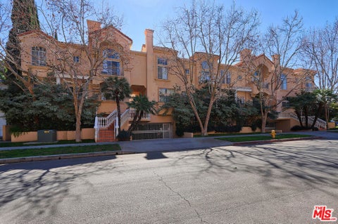 Photo of 11112 La Maida Street #14, North Hollywood, CA 91601 (MLS # 26843313)